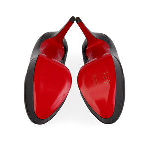 https://dbiyorq10n2b9.cloudfront.net/product-images/CSHOCL185/CHRISTIAN-LOUBOUTIN-Patent-Leather-Bianca-120-Pumps-Black-S-36.5-3.5-soles.jpg.webp