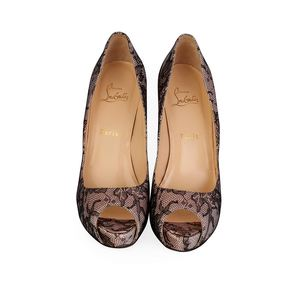 https://dbiyorq10n2b9.cloudfront.net/product-images/CSHOCL186/CHRISTIAN-LOUBOUTIN-Very-Prive-Lace-Peep-Toe-Pumps-BlackNude-S-39-6-front.jpg.webp