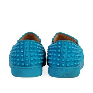 https://dbiyorq10n2b9.cloudfront.net/product-images/CSHOCL226/CHRISTIAN-LOUBOUTIN-Velours-Roller-Boat-Veau-Spikes-Sneakers-Egyptian-Blue-S-43.5-9-back.jpg.webp