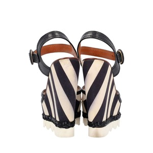 https://dbiyorq10n2b9.cloudfront.net/product-images/CSHODG0201/DOLCE-GABBANA-Raffia-Striped-Wedge-Sandals-Black-White_4.jpg.webp