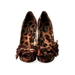 https://dbiyorq10n2b9.cloudfront.net/product-images/CSHODG132/DOLCE-GABBANA-Satin-Leopard-Print-Peep-Toe-Pumps-S-40-6.5-front.jpg.webp