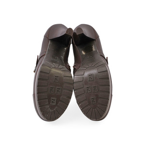 https://dbiyorq10n2b9.cloudfront.net/product-images/CSHOFEN0007/FENDI-Leather-Combat-Buckle-Boots-Brown-S-39.5-6-soles.jpg.webp