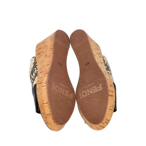 https://dbiyorq10n2b9.cloudfront.net/product-images/CSHOFEN0053/FENDI-Patent-Python-Leather-Wedge-Sandals-Beige_5.jpg.webp