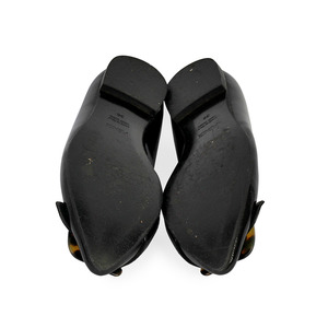 https://dbiyorq10n2b9.cloudfront.net/product-images/CSHOFEN122/FENDI-Patent-Leather-Buckle-Ballet-Flats-Black-S-36-3.5-soles.jpg.webp