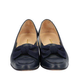 https://dbiyorq10n2b9.cloudfront.net/product-images/CSHOFER0050/SALVATORE-FERRAGAMO-Leather-Bow-Loafers-Navy_3.jpg.webp