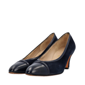 https://dbiyorq10n2b9.cloudfront.net/product-images/CSHOFER0078/SALVATORE-FERRAGAMO-Leather-Suede-Cap-Toe-Pumps-Navy-Black_2.jpg.webp