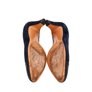 https://dbiyorq10n2b9.cloudfront.net/product-images/CSHOFER0078/SALVATORE-FERRAGAMO-Leather-Suede-Cap-Toe-Pumps-Navy-Black_5.jpg.webp