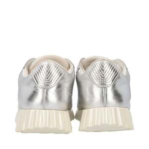 https://dbiyorq10n2b9.cloudfront.net/product-images/CSHOFER0117/SALVATORE-FERRAGAMO-Metallic-Mompeo-Sneakers-Silver-White_4.jpg.webp
