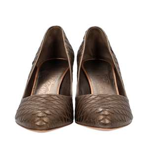 https://dbiyorq10n2b9.cloudfront.net/product-images/CSHOFER0118/SALVATORE-FERRAGAMO-Leather-Cut-Pumps-Brown_1.jpg.webp