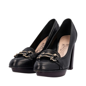 https://dbiyorq10n2b9.cloudfront.net/product-images/CSHOFER0162/SALVATORE-FERRAGAMO-Leather-Block-Heel-Pumps-Black_2.jpg.webp