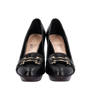 https://dbiyorq10n2b9.cloudfront.net/product-images/CSHOFER0162/SALVATORE-FERRAGAMO-Leather-Block-Heel-Pumps-Black_3.jpg.webp