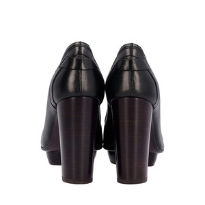https://dbiyorq10n2b9.cloudfront.net/product-images/CSHOFER0162/SALVATORE-FERRAGAMO-Leather-Block-Heel-Pumps-Black_4.jpg.webp