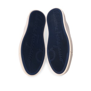 https://dbiyorq10n2b9.cloudfront.net/product-images/CSHOFER0172/SALVATORE-FERRAGAMO-Leather-Gancini-Sneakers-White-5.jpg.webp