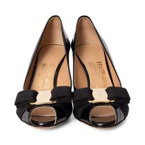 https://dbiyorq10n2b9.cloudfront.net/product-images/CSHOFER0174/SALVATORE-FERRAGAMO-Patent-Open-Toe-Bow-Pumps-Black-.jpg.webp