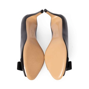 https://dbiyorq10n2b9.cloudfront.net/product-images/CSHOFER0174/SALVATORE-FERRAGAMO-Patent-Open-Toe-Bow-Pumps-Black-2.jpg.webp