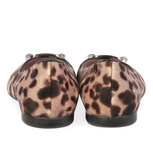 https://dbiyorq10n2b9.cloudfront.net/product-images/CSHOFER123/SALVATORE-FERRAGAMO-Pony-Hair-Varina-Ballet-Flats-Leopard-Print-S-38.5-5.5-back.jpg.webp