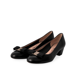 https://dbiyorq10n2b9.cloudfront.net/product-images/CSHOFER151/SALVATORE-FERRAGAMO-Leather-Vara-Bow-Block-Heel-Pumps-Black-S-39.5-6.5-angle.jpg.webp