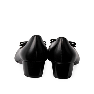 https://dbiyorq10n2b9.cloudfront.net/product-images/CSHOFER151/SALVATORE-FERRAGAMO-Leather-Vara-Bow-Block-Heel-Pumps-Black-S-39.5-6.5-back.jpg.webp