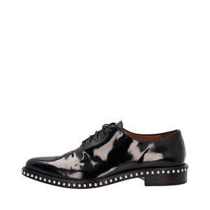 https://dbiyorq10n2b9.cloudfront.net/product-images/CSHOGIV0023/GIVENCHY-Patent-Studded-Oxford-Shoes-Black_2.jpg.webp