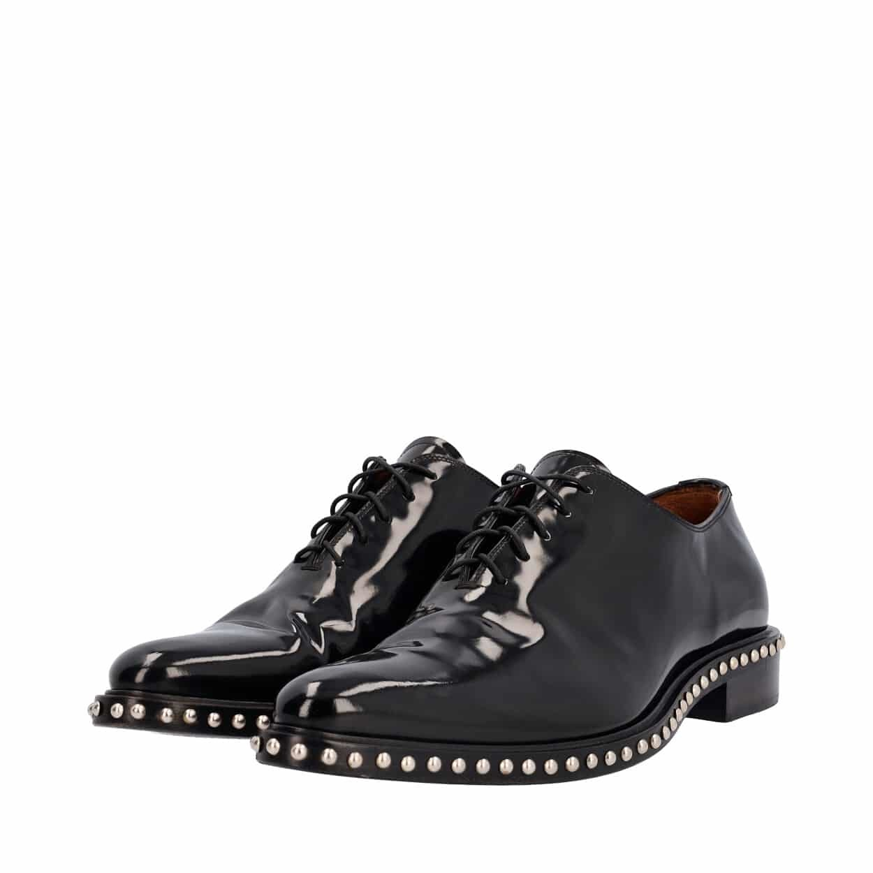 https://dbiyorq10n2b9.cloudfront.net/product-images/CSHOGIV0023/GIVENCHY-Patent-Studded-Oxford-Shoes-Black_3.jpg.webp