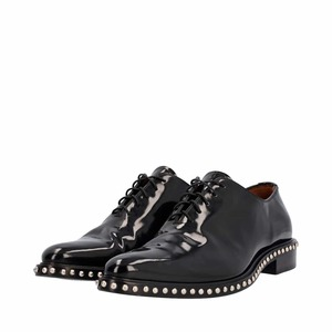 https://dbiyorq10n2b9.cloudfront.net/product-images/CSHOGIV0023/GIVENCHY-Patent-Studded-Oxford-Shoes-Black_3.jpg.webp