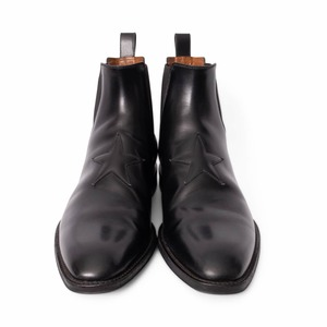 https://dbiyorq10n2b9.cloudfront.net/product-images/CSHOGIV0038/GIVENCHY-Leather-Chelsea-Star-Boots-Black-.jpg.webp