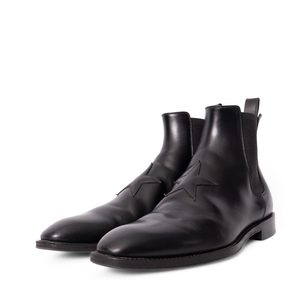 https://dbiyorq10n2b9.cloudfront.net/product-images/CSHOGIV0038/GIVENCHY-Leather-Chelsea-Star-Boots-Black-2.jpg.webp