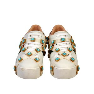 https://dbiyorq10n2b9.cloudfront.net/product-images/CSHOGUC0022/GUCCI-Leather-Crystals-Sneakers-WhiteBlue-S-40-6.5-front.jpg.webp