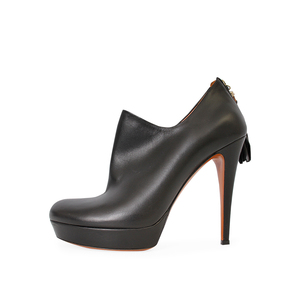 https://dbiyorq10n2b9.cloudfront.net/product-images/CSHOGUC0122/GUCCI-Leather-Betty-Bamboo-Tassel-Ankle-Boots-Black-S-38-5-Side.jpg.webp