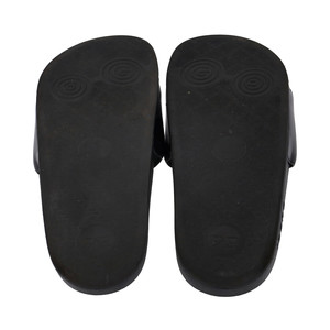 https://dbiyorq10n2b9.cloudfront.net/product-images/CSHOGUC0264/GUCCI-Leather-Rubber-GG-Slides-Black_5.jpg.webp
