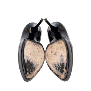 https://dbiyorq10n2b9.cloudfront.net/product-images/CSHOGUC0376/GUCCI-Leather-Division-Platform-Pumps-Multicolour_5.jpg.webp