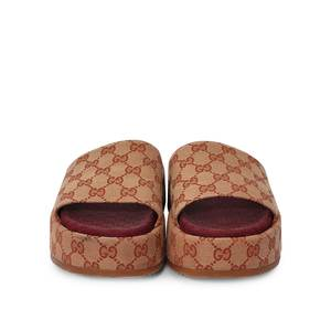 https://dbiyorq10n2b9.cloudfront.net/product-images/CSHOGUC0674/GUCCI-GG-Platform-Slides-BurgundyBeige-1.jpg.webp