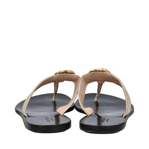 https://dbiyorq10n2b9.cloudfront.net/product-images/CSHOGUC0820/GUCCI-Metallic-Thong-GG-Sandals-Gold_4.jpg.webp