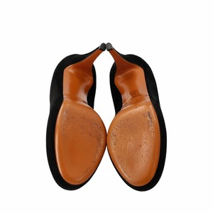 https://dbiyorq10n2b9.cloudfront.net/product-images/CSHOGUC0930/GUCCI-Suede-Betty-Platform-Pumps-Black_1.jpg.webp