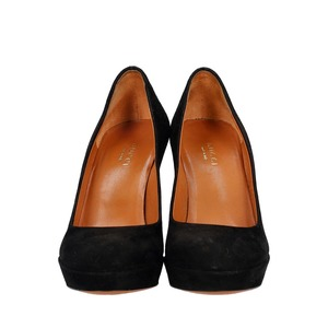 https://dbiyorq10n2b9.cloudfront.net/product-images/CSHOGUC0930/GUCCI-Suede-Betty-Platform-Pumps-Black_4.jpg.webp