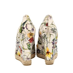 https://dbiyorq10n2b9.cloudfront.net/product-images/CSHOGUC0995/GUCCI-Canvas-Floral-Horesbit-Open-Toe-Wedges-Multicolour_6.jpg.webp