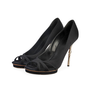 https://dbiyorq10n2b9.cloudfront.net/product-images/CSHOGUC236/GUCCI-Satin-Metal-Bamboo-Heel-Pumps-Black-S-40.5-7-angle.jpg.webp