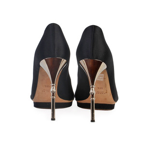 https://dbiyorq10n2b9.cloudfront.net/product-images/CSHOGUC236/GUCCI-Satin-Metal-Bamboo-Heel-Pumps-Black-S-40.5-7-back.jpg.webp