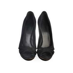 https://dbiyorq10n2b9.cloudfront.net/product-images/CSHOGUC236/GUCCI-Satin-Metal-Bamboo-Heel-Pumps-Black-S-40.5-7-front.jpg.webp