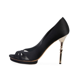https://dbiyorq10n2b9.cloudfront.net/product-images/CSHOGUC236/GUCCI-Satin-Metal-Bamboo-Heel-Pumps-Black-S-40.5-7-side.jpg.webp