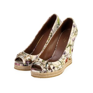 https://dbiyorq10n2b9.cloudfront.net/product-images/CSHOGUC254/GUCCI-Canvas-Horsebit-Wedges-Floral-S-36.5-3.5-angle.jpg.webp