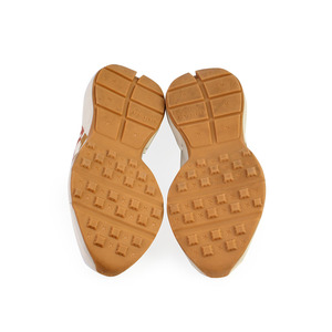 https://dbiyorq10n2b9.cloudfront.net/product-images/CSHOGUC258/GUCCI-Leather-Glitter-Rhyton-Sneakers-White-S-40-6.5-soles.jpg.webp