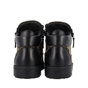 https://dbiyorq10n2b9.cloudfront.net/product-images/CSHOGZ0035/GUISEPPE-ZANOTTI-Fabric-Leather-Camouflage-Sneakers_2.jpg.webp