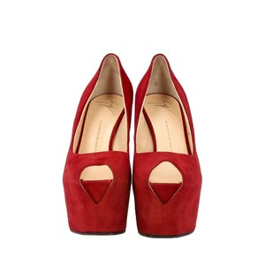 https://dbiyorq10n2b9.cloudfront.net/product-images/CSHOGZ0139/GIUSEPPE-ZANOTTI-Suede-Peep-Toe-Platform-Pumps-Red_4.jpg.webp