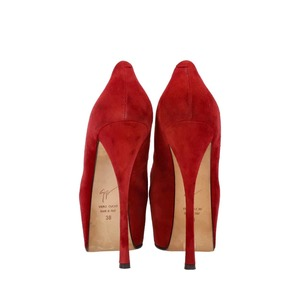 https://dbiyorq10n2b9.cloudfront.net/product-images/CSHOGZ0139/GIUSEPPE-ZANOTTI-Suede-Peep-Toe-Platform-Pumps-Red_5.jpg.webp