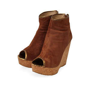 https://dbiyorq10n2b9.cloudfront.net/product-images/CSHOJC0058/JIMMY-CHOO-Suede-Paw-Cork-Wedge-Booties-Tan-S-39.5-6-angle.jpg.webp