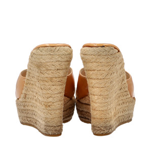 https://dbiyorq10n2b9.cloudfront.net/product-images/CSHOJC0179/JIMMY-CHOO-Patent-Phyllis-Wedge-Espadrilles-Nude_4.jpg.webp