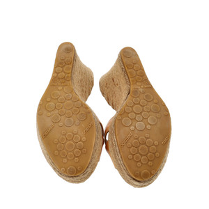 https://dbiyorq10n2b9.cloudfront.net/product-images/CSHOJC0179/JIMMY-CHOO-Patent-Phyllis-Wedge-Espadrilles-Nude_5.jpg.webp