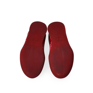 https://dbiyorq10n2b9.cloudfront.net/product-images/CSHOLV0012/LOUIS-VUITTON-SuedePatent-Leather-Sneakers-Red-S-38-5-soles.jpg.webp