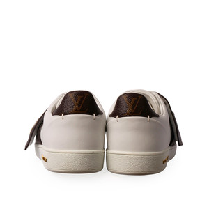 https://dbiyorq10n2b9.cloudfront.net/product-images/CSHOLV0030/LOUIS-VUITTON-MonogramLeather-Frontrow-Sneakers-White-S-39-6-back.jpg.webp